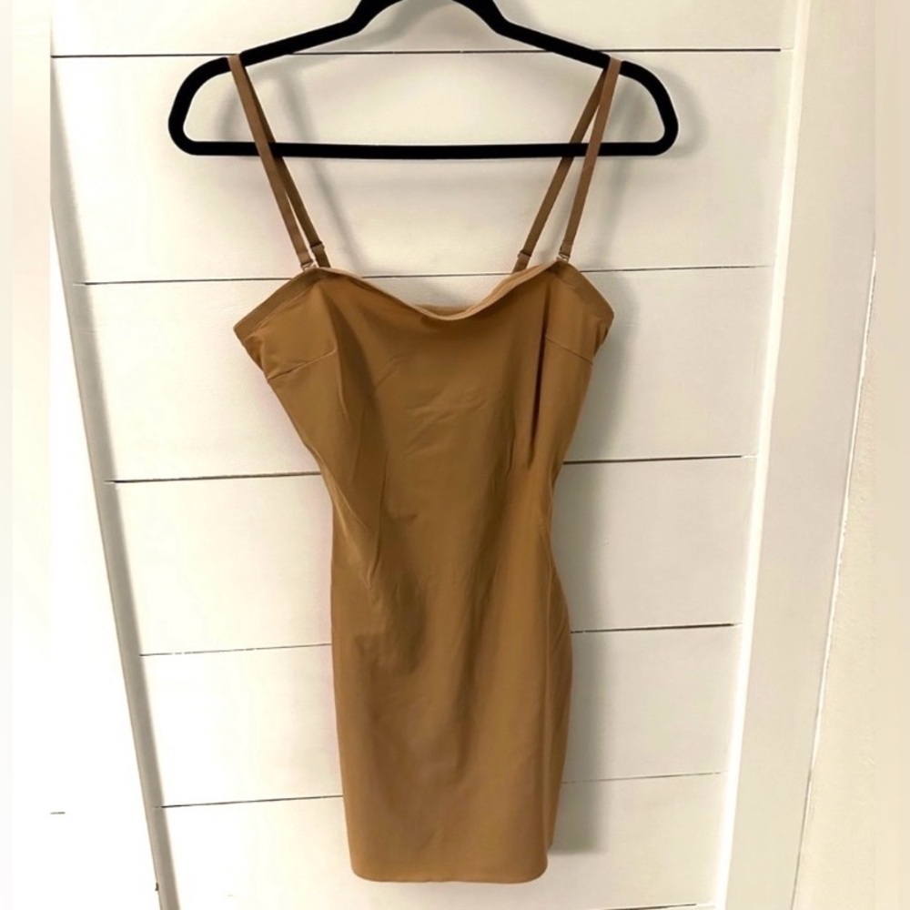 ASSETS BY SPANX L Full body contouring slimming Shapewear spaghetti strap dress